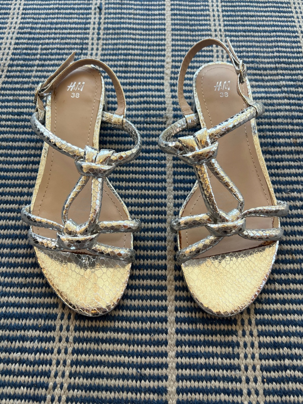 H&M silver metallic strappy knot sandals open toe flats size 38 or 7.5